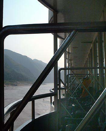 7-30yangtze-scene-boat-1