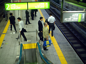 osaki-escalator.jpg
