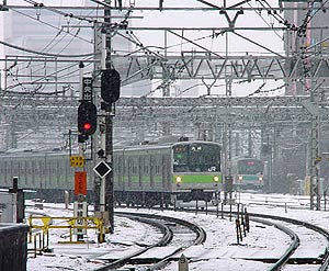 shinjuku-yamanote-snow.jpg